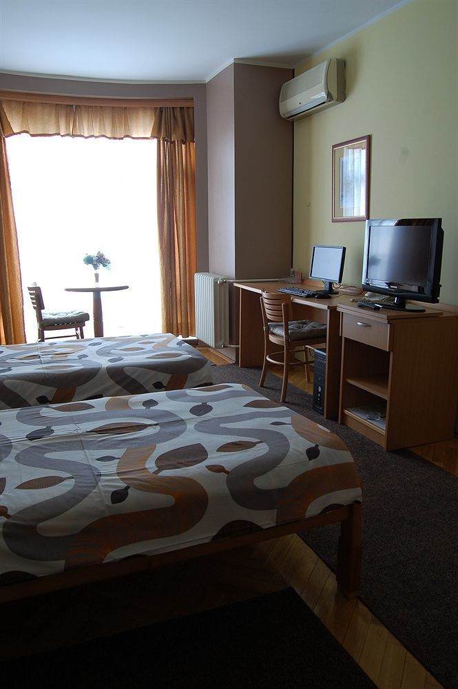 Voyager Bed & Breakfast Нови-Сад Экстерьер фото