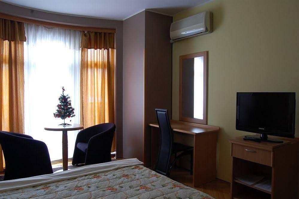Voyager Bed & Breakfast Нови-Сад Экстерьер фото